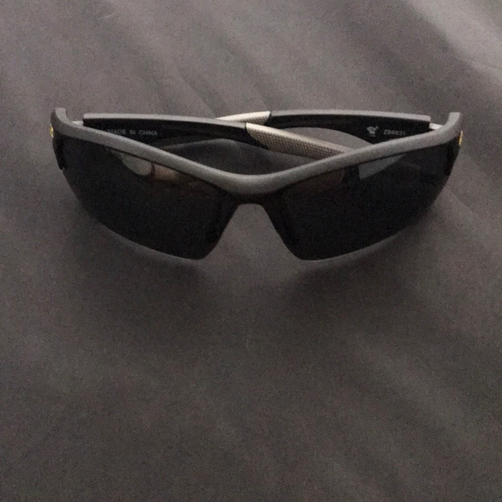 Sports glasses
